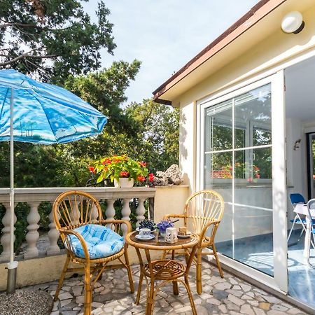 Apartmani "Ostro" Crikvenica คราลเยวีจา ภายนอก รูปภาพ