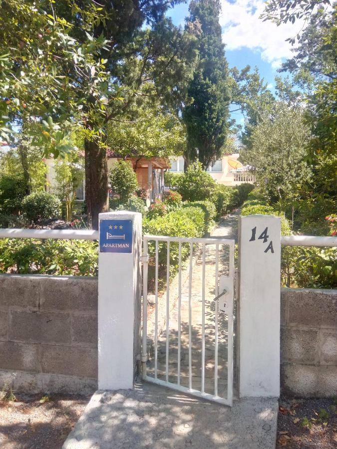 Apartmani "Ostro" Crikvenica คราลเยวีจา ภายนอก รูปภาพ