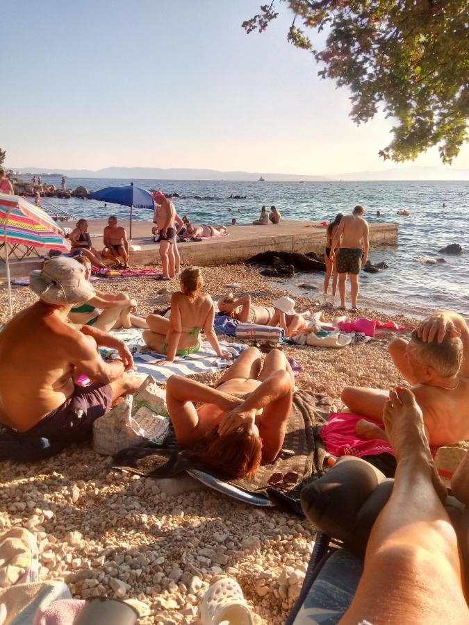 Apartmani "Ostro" Crikvenica คราลเยวีจา ภายนอก รูปภาพ