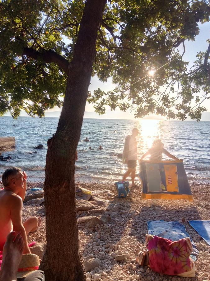 Apartmani "Ostro" Crikvenica คราลเยวีจา ภายนอก รูปภาพ