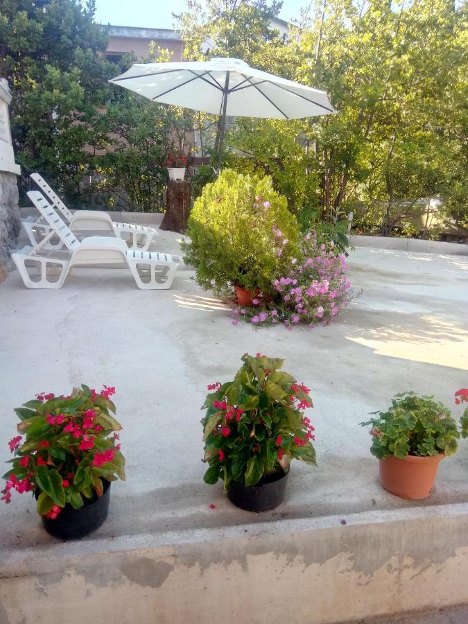 Apartmani "Ostro" Crikvenica คราลเยวีจา ภายนอก รูปภาพ