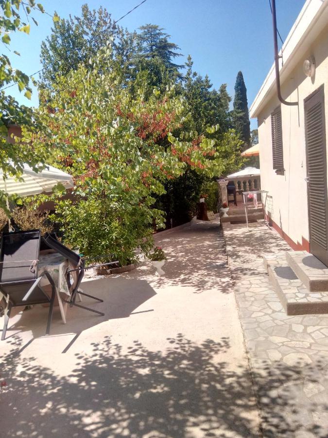 Apartmani "Ostro" Crikvenica คราลเยวีจา ภายนอก รูปภาพ