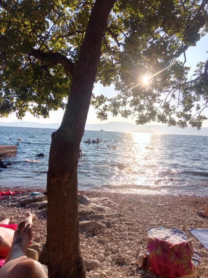 Apartmani "Ostro" Crikvenica คราลเยวีจา ภายนอก รูปภาพ