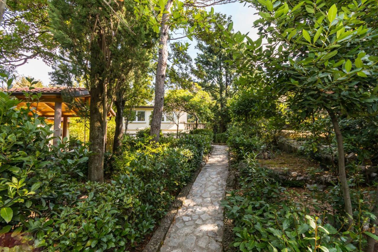 Apartmani "Ostro" Crikvenica คราลเยวีจา ภายนอก รูปภาพ