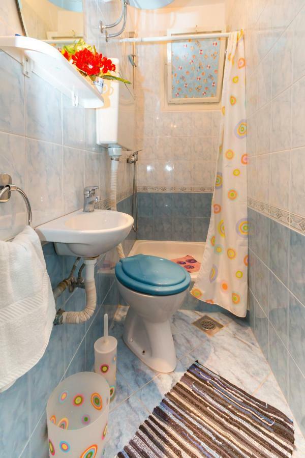 Apartmani "Ostro" Crikvenica คราลเยวีจา ภายนอก รูปภาพ