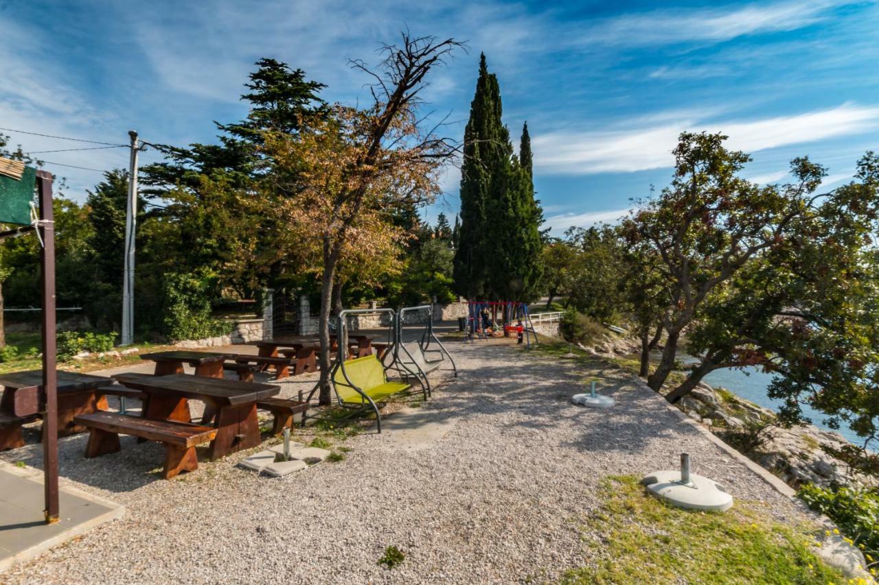 Apartmani "Ostro" Crikvenica คราลเยวีจา ภายนอก รูปภาพ