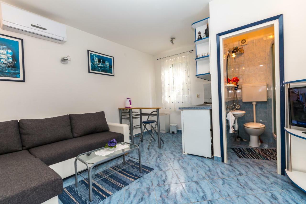 Apartmani "Ostro" Crikvenica คราลเยวีจา ภายนอก รูปภาพ