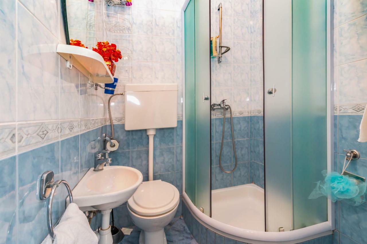 Apartmani "Ostro" Crikvenica คราลเยวีจา ภายนอก รูปภาพ