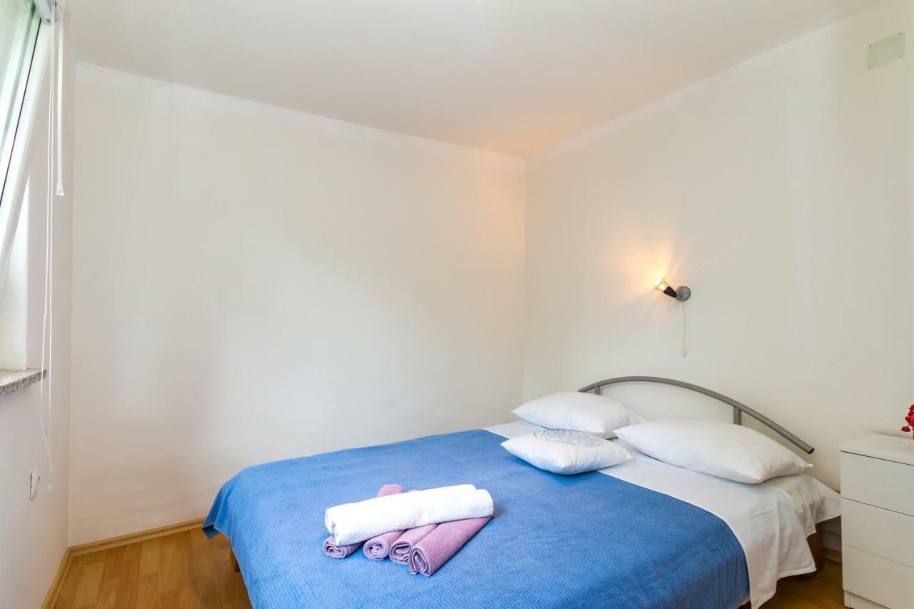 Apartmani "Ostro" Crikvenica คราลเยวีจา ภายนอก รูปภาพ