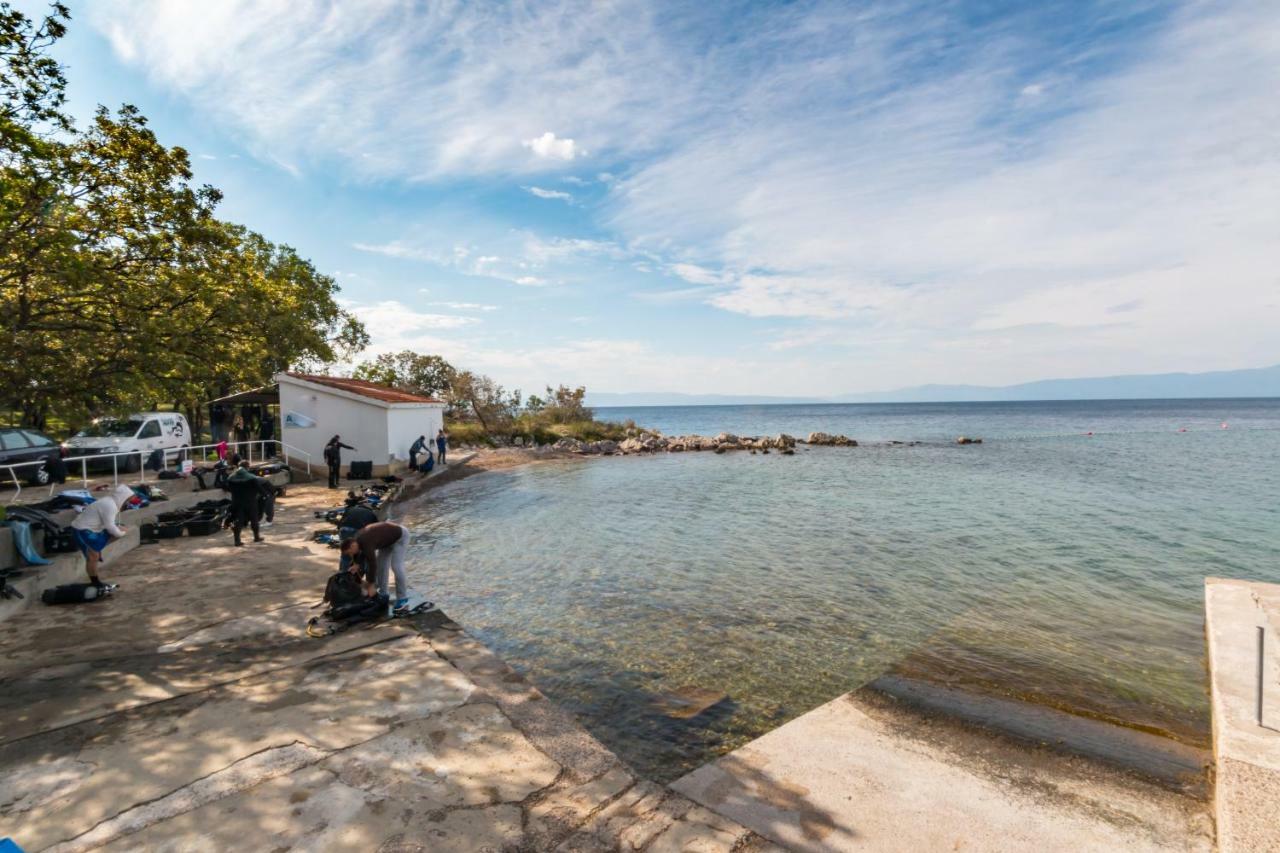 Apartmani "Ostro" Crikvenica คราลเยวีจา ภายนอก รูปภาพ